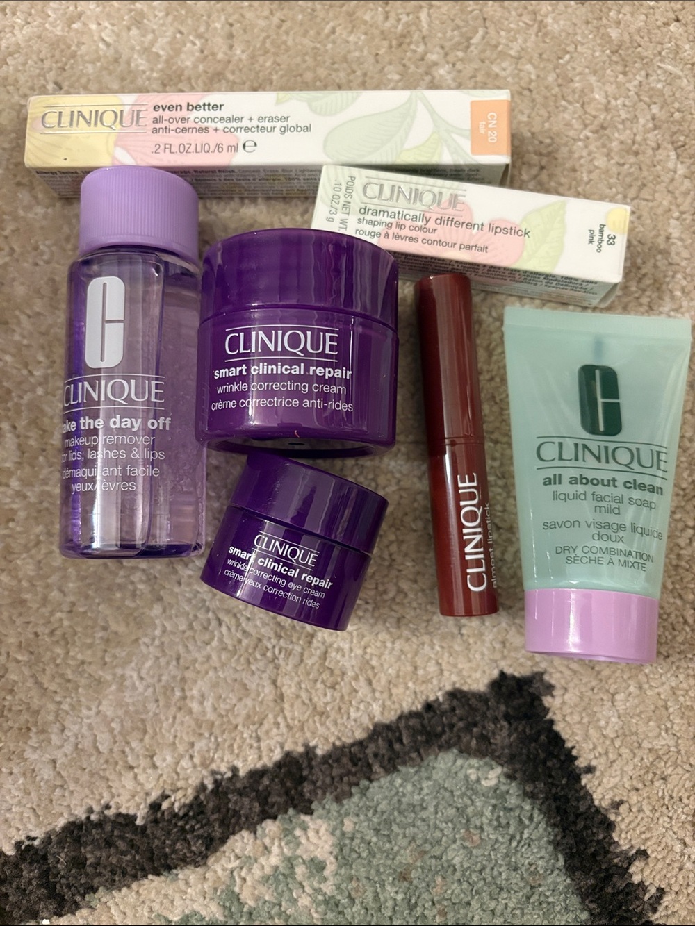 NEW Clinique Bundle ❤️ - Picture 3 of 4